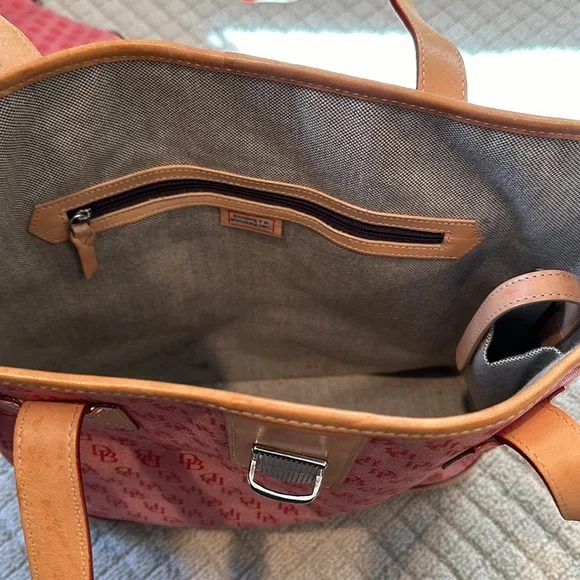 Dooney and Bourke handbag with compact bag - Picture 8 of 10